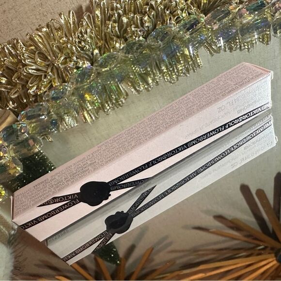 VIKTOR & ROLF FLOWERBOMB - A Burst of Floral Luxury - Picture 10 of 16